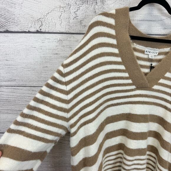 Ava & Viv Plus Size Cream & Tan Striped V-Neck Oversized Sweater Size 1X - Picture 2 of 9